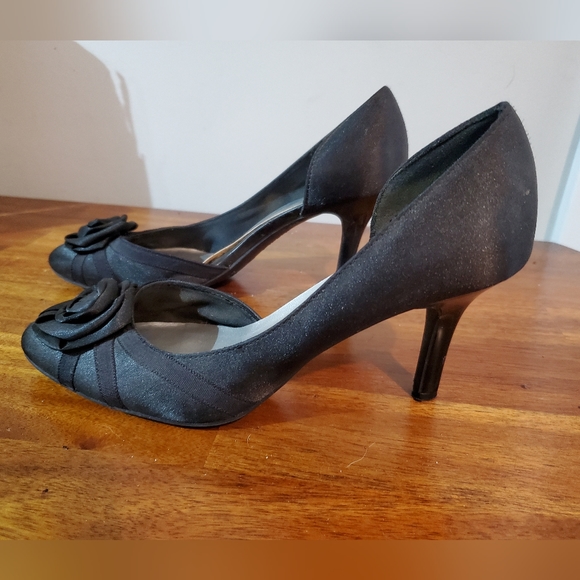Ladies Black Heels Size 6.5 - Picture 2 of 3